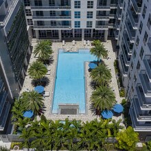 343 NE 33rd St, Unit S2 in Miami, FL - Building Photo - Building Photo
