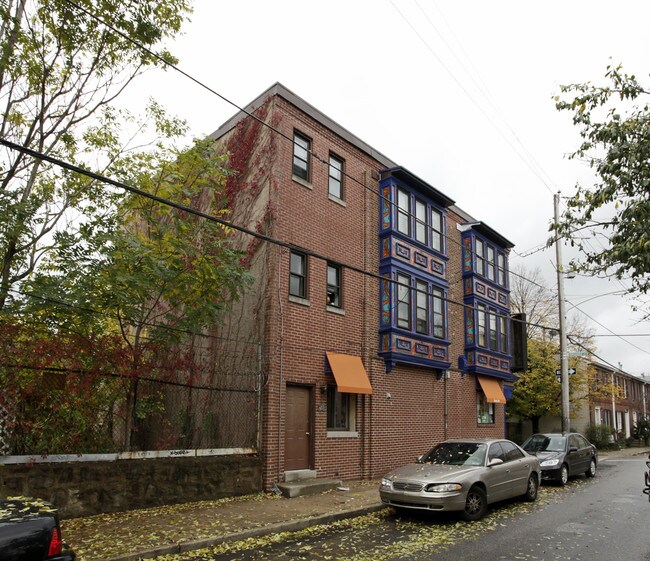 322-326 Poplar St in Philadelphia, PA - Building Photo - Building Photo