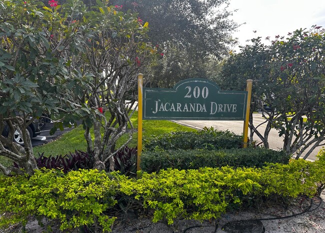 200 Jacaranda Country Club Dr in Plantation, FL - Building Photo - Building Photo