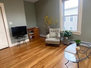 258 Hampshire St, Unit 3 in Cambridge, MA - Building Photo - Building Photo