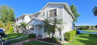 10548 NW 6th St in Pembroke Pines, FL - Building Photo