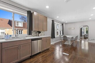 6028 Crain St in Morton Grove, IL - Building Photo - Building Photo