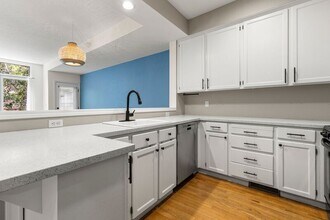 2736 NW Upshur St in Portland, OR - Building Photo - Building Photo