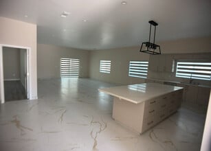 8703 Cranford Ave in Sun Valley, CA - Building Photo - Building Photo