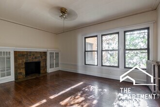 2424 N Sawyer Ave in Chicago, IL - Building Photo - Building Photo