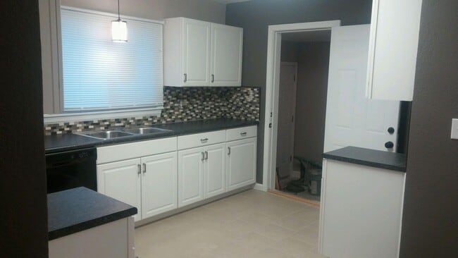 521 Marcilene Terrace in Wichita, KS - Building Photo - Building Photo