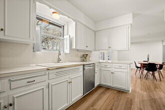 11805 Oak Trail in Austin, TX - Building Photo - Building Photo