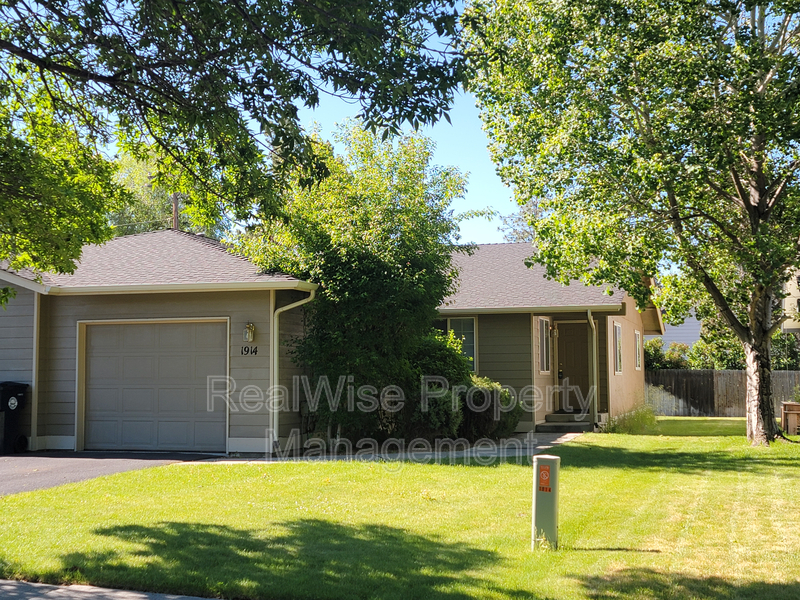 1914 NW Elm Ave in Redmond, OR - Building Photo