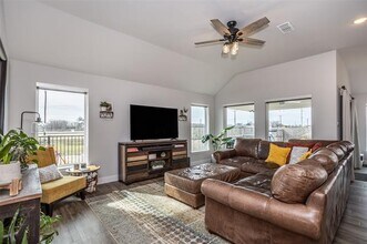 104 Bailey Ranch Dr in Gainesville, TX - Building Photo - Building Photo
