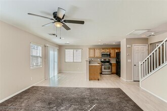8208 W Wildwood Glen Dr in Las Vegas, NV - Building Photo - Building Photo
