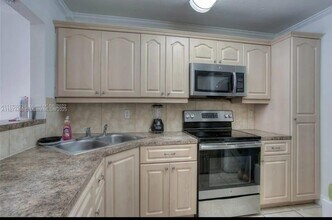 6705 W 26th Dr in Hialeah, FL - Foto de edificio - Building Photo
