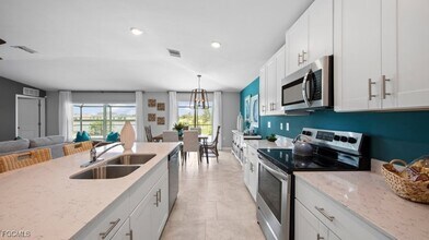 3530 NE 21st Ave, Unit 200-7 in Cape Coral, FL - Building Photo - Building Photo