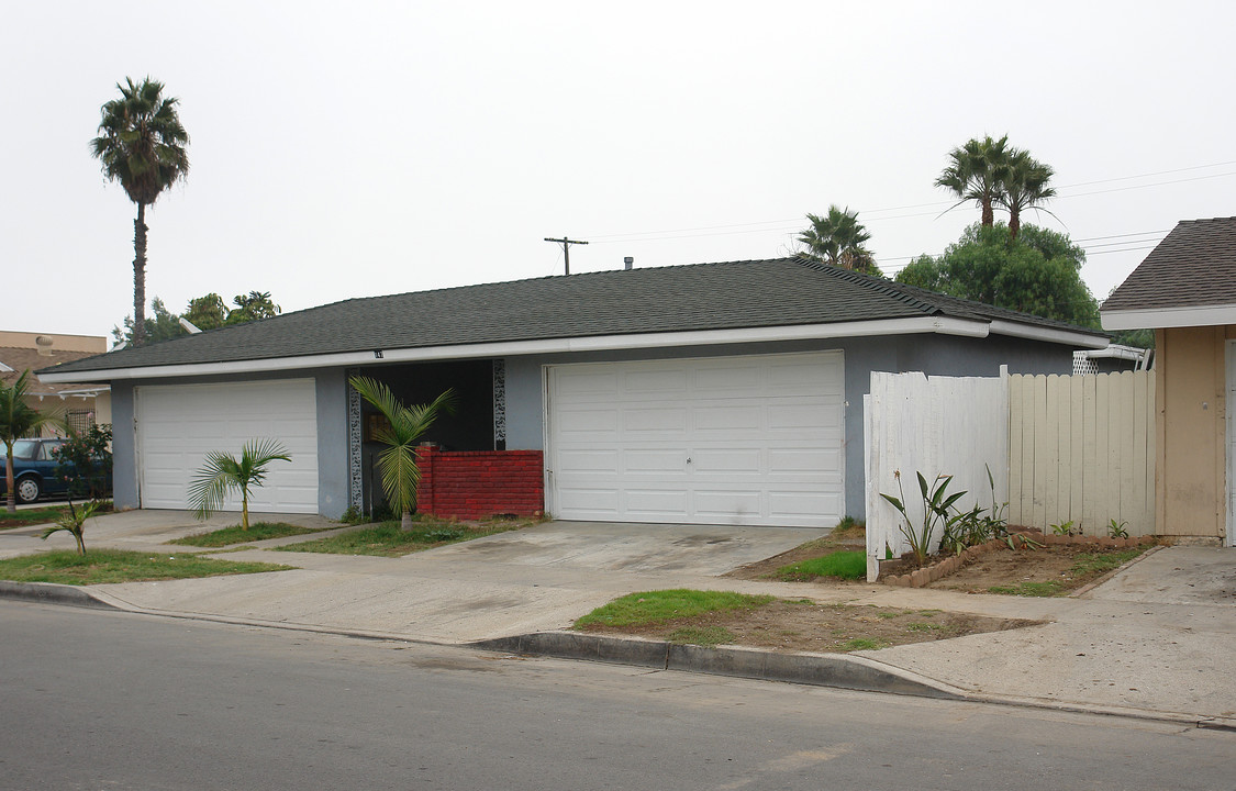 147 S Wayfield St in Orange, CA - Building Photo