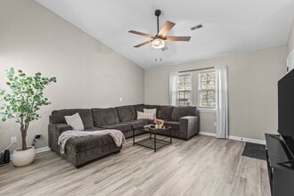 612 Crissy Dr in Jacksonville, NC - Building Photo - Building Photo