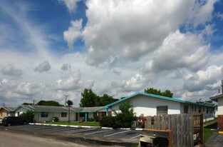 7421 Venetian Street in Miramar, FL - Building Photo