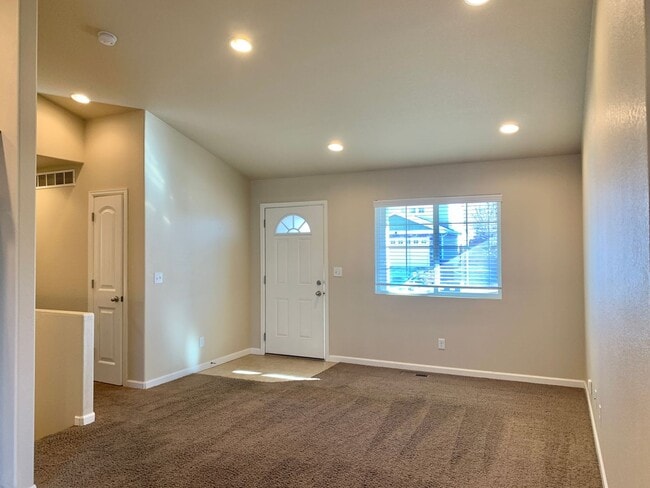 2255 Sopris Cir in Loveland, CO - Building Photo - Building Photo