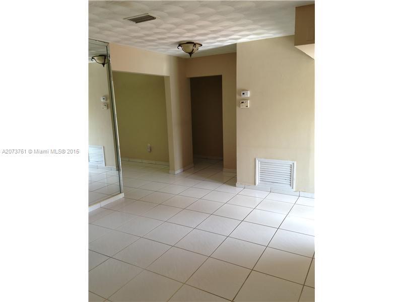 7495 S Waterway Dr in Miami, FL - Foto de edificio