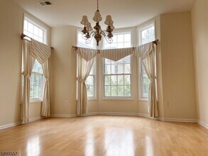 511 Kensington Ln in Livingston, NJ - Building Photo - Building Photo