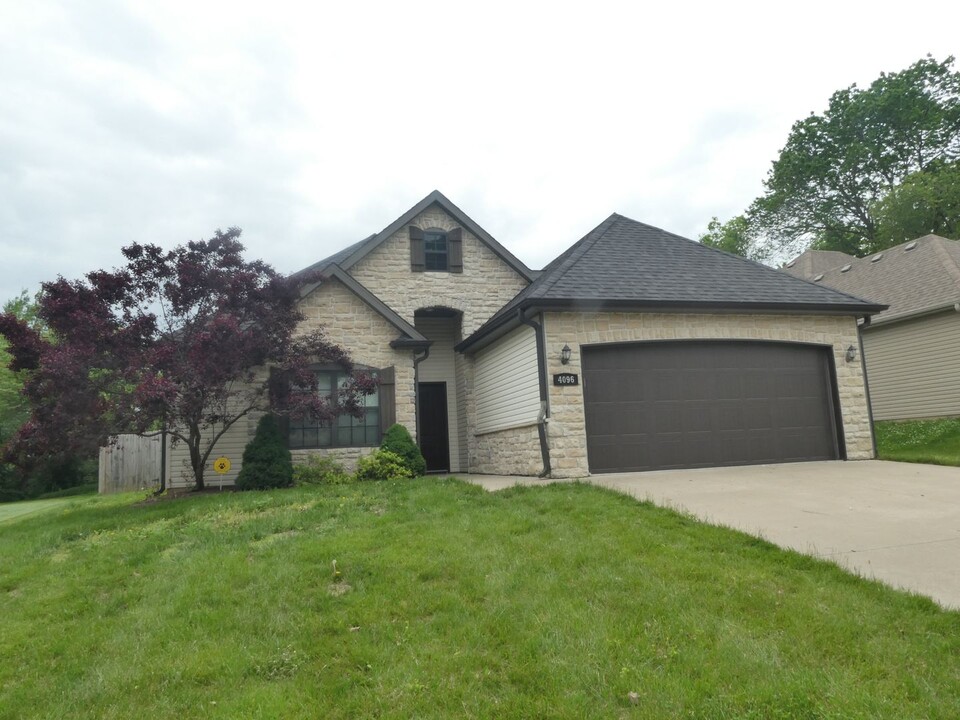 4096 Weston Dr in Columbia, MO - Building Photo