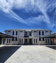 7 W Fig Ave in Pharr, TX - Building Photo