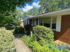 1711 McCullough Ave NE in Huntsville, AL - Foto de edificio - Building Photo