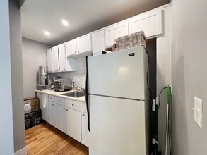 34 Rich St, Unit 1 in Waltham, MA - Building Photo - Building Photo