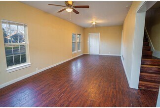 526 Cooper St, Unit 1 in San Antonio, TX - Foto de edificio - Building Photo