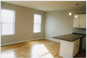 20 Orleans St, Unit 302 in Boston, MA - Foto de edificio - Building Photo