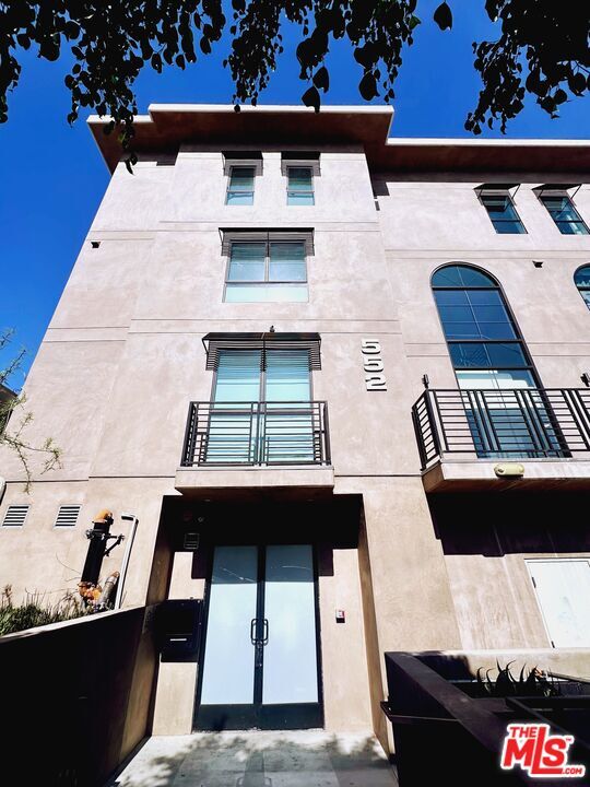 552 N Hobart Blvd in Los Angeles, CA - Building Photo - Building Photo