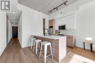 24 Augusta St in Hamilton, ON - Building Photo - Building Photo