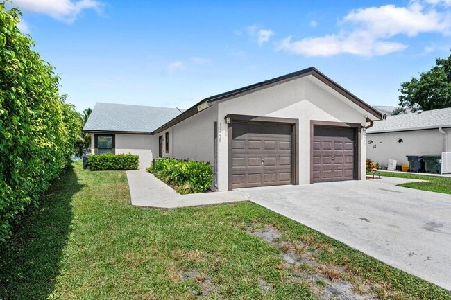 12538 Westhampton Cir in Wellington, FL - Building Photo - Building Photo