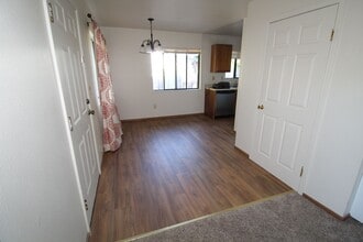 390 Sunnyslope Rd in Petaluma, CA - Building Photo - Building Photo