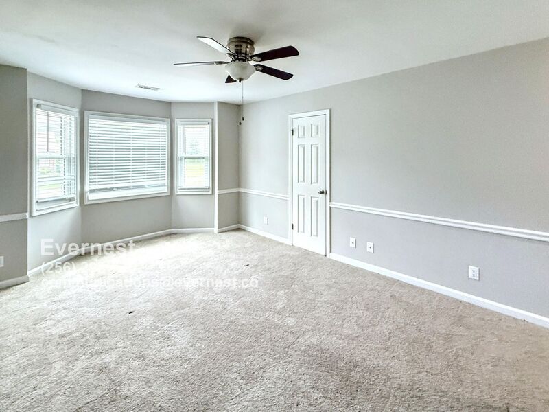 122 Brawley Dr in Owens Cross Roads, AL - Building Photo