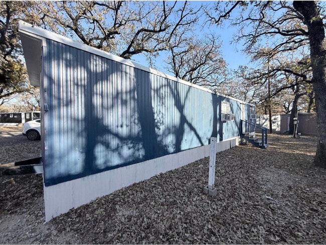 215 Weeks Rd in Cleburne, TX - Building Photo - Building Photo