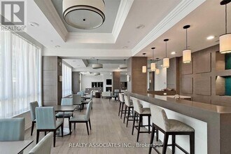 102-372 Hwy 7 in Richmond Hill, ON - Building Photo - Building Photo