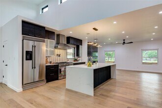 8619 Winding Walk in Austin, TX - Building Photo - Building Photo