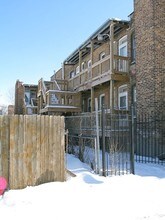1000 W 76th St in Chicago, IL - Foto de edificio - Building Photo