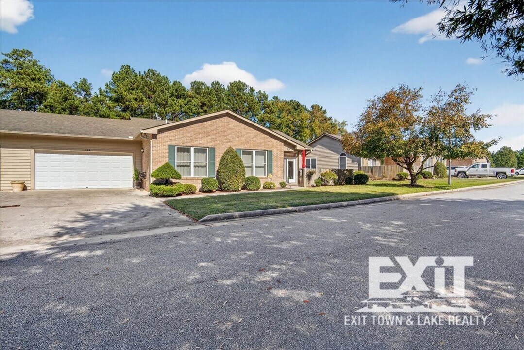 238 Beaver Creek Dr in South Hill, VA - Building Photo