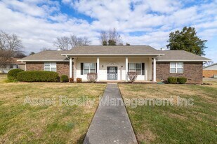 11719 S Williamsburg Dr in Farragut, TN - Building Photo