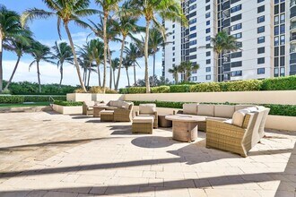 5380 N Ocean Dr in Riviera Beach, FL - Foto de edificio - Building Photo