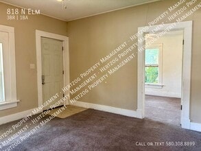818 N Elm St in Ponca City, OK - Building Photo - Building Photo