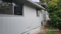 1025 5th Ave in Gold Hill, OR - Foto de edificio - Building Photo