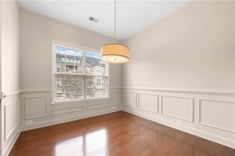 2042 Cobblestone Cir NE in Atlanta, GA - Building Photo - Building Photo
