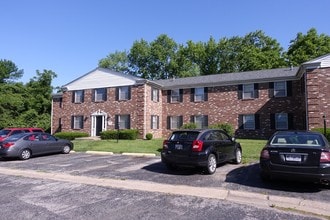 1-8 Regency Ct in Belleville, IL - Building Photo - Building Photo