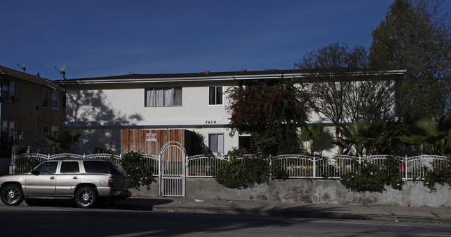 5619-5621 Monterey Rd in Los Angeles, CA - Foto de edificio - Building Photo