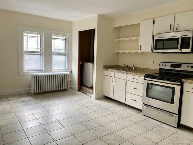 242 S Main St in Cheshire, CT - Building Photo - Building Photo