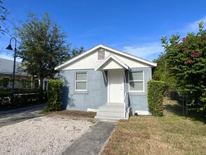 27 NW 11th Ave in Delray Beach, FL - Building Photo - Building Photo