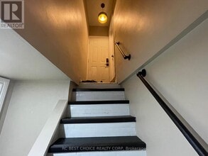 345 Hawkridge Ave in Hamilton, ON - Building Photo - Building Photo