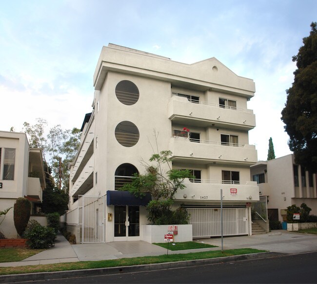 1427 Saltair Ave in Los Angeles, CA - Building Photo - Building Photo