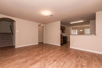 3827 Cary Creek Dr in Baytown, TX - Foto de edificio - Building Photo